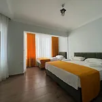 Queen Hotel 2*